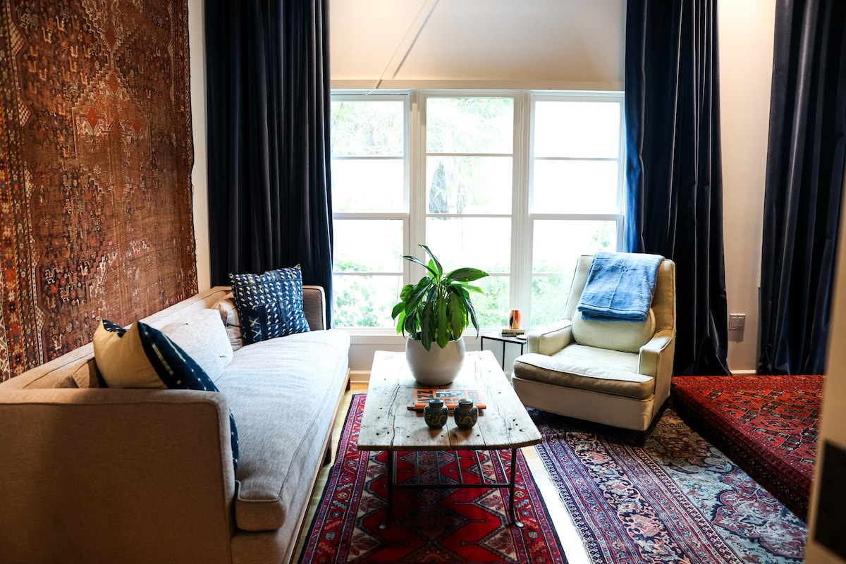 Top Airbnb: Lush Hollywood Hills Home in Hollywood Hills