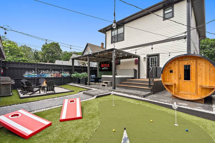 Sleeps14 GameRoom Sauna Hottub Murals HomeTheatre gallery image 4