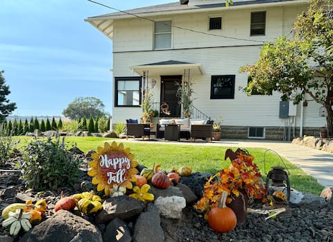 1910 Farmhouse in scenic Naches/Yakima