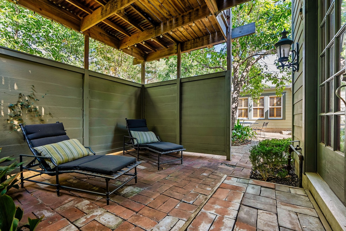 Quiet Studio in North University & Central Austin