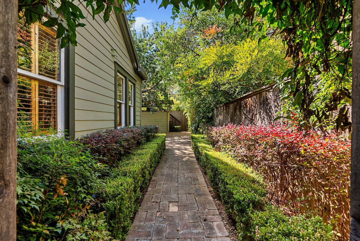 Quiet Studio in North University & Central Austin
