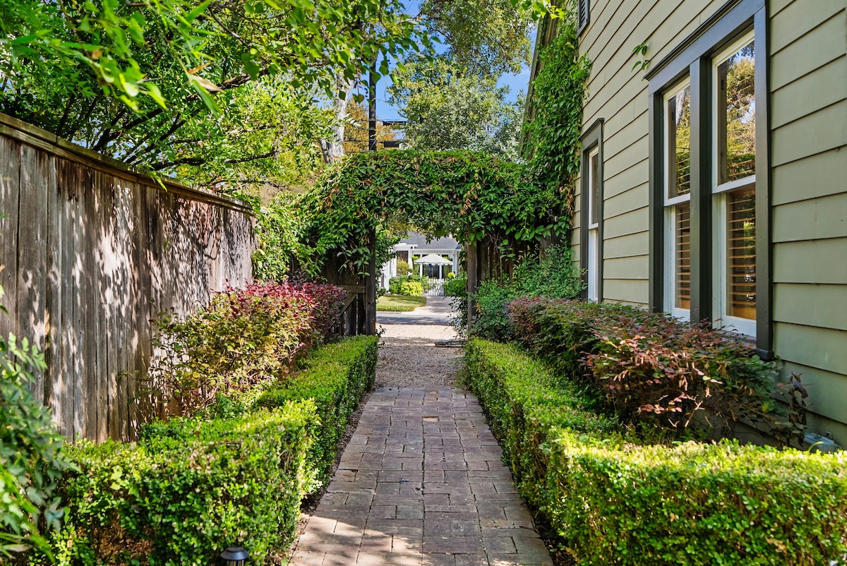 Quiet Studio in North University & Central Austin