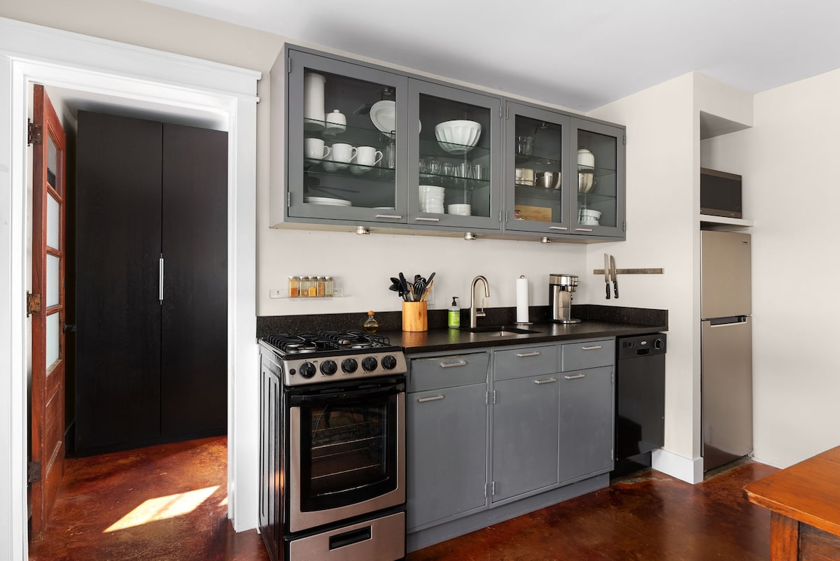 Quiet Studio in North University & Central Austin