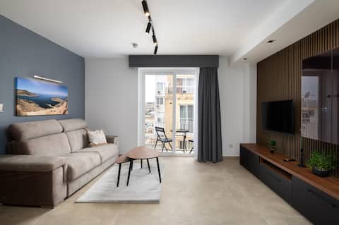 Spacious 2BD Duplex Penthouse with Large Terrace