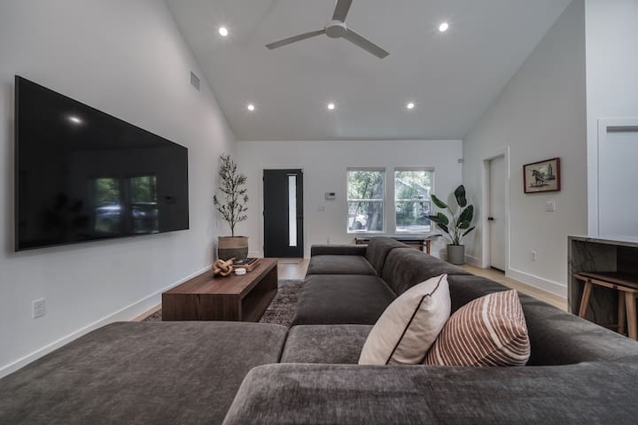 Modern 4BR in Zilker | Walkable, Family Friendly