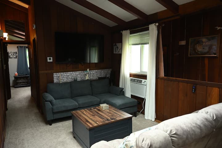 Cozy Getaway In Madison • Near Lake & Wineries - Geneva, OH
