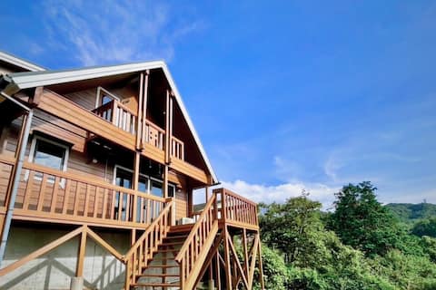 Elegant, secluded cabin for couples & families