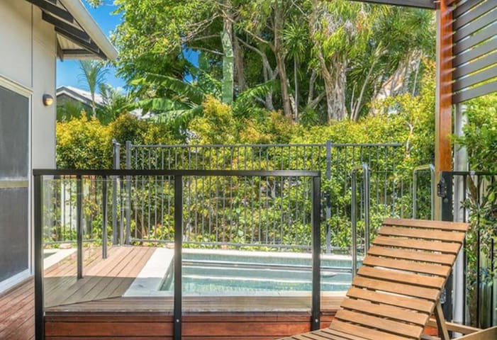 Beach, bush and river getaway