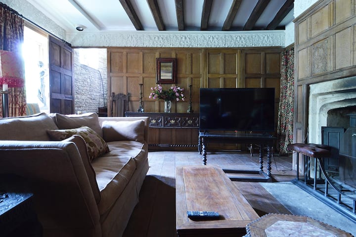 Fabulous Great Hall, In The Heart Of
Castle Combe - Castle Combe