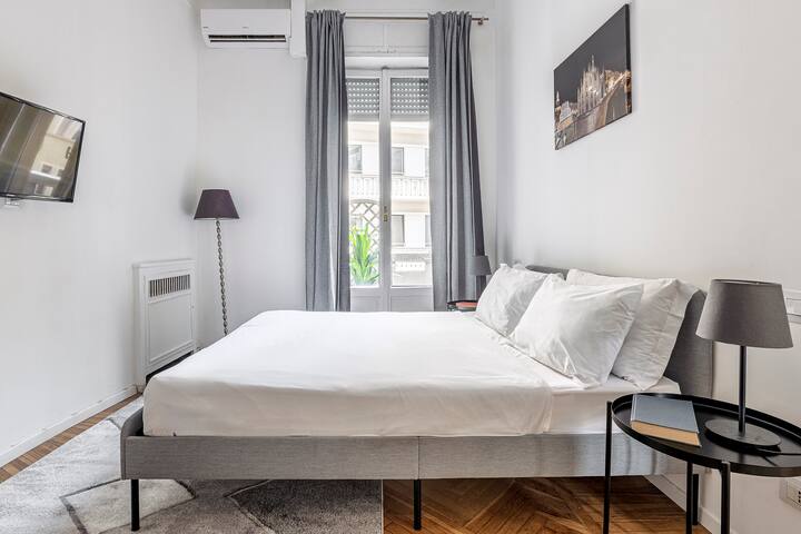 Spacious 4 bedrooms apartment near Duomo gallery image 5