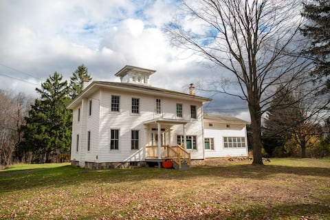 Minutes to Bristol Mountain, Wineries, Canandaigua