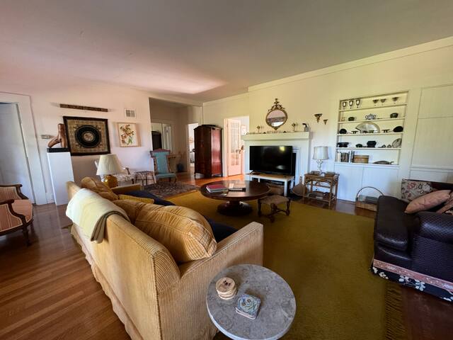 Historic Garden Retreat gallery image 2