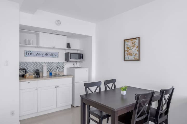 Bayview Studio| Pool+ Beach Access + Valet Parking - Miami Beach, FL