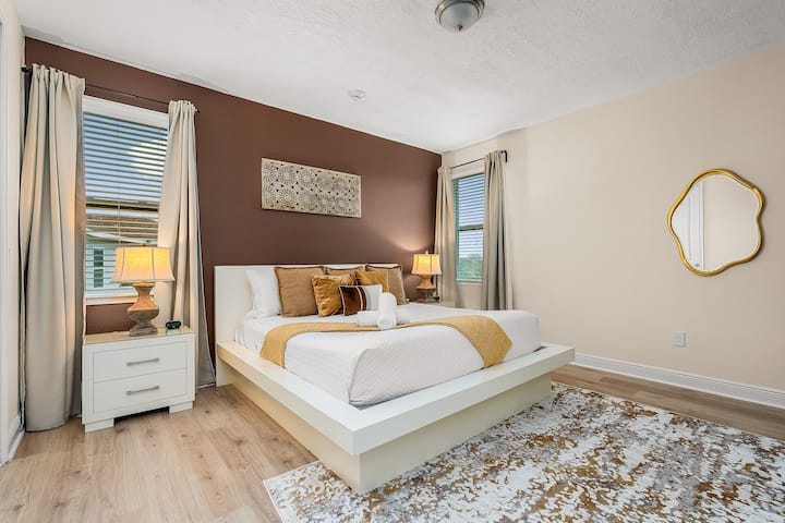 ¡Disfruta de una estancia de lujo en nuestra acogedora habitación tamaño king con una decoración impresionante!
