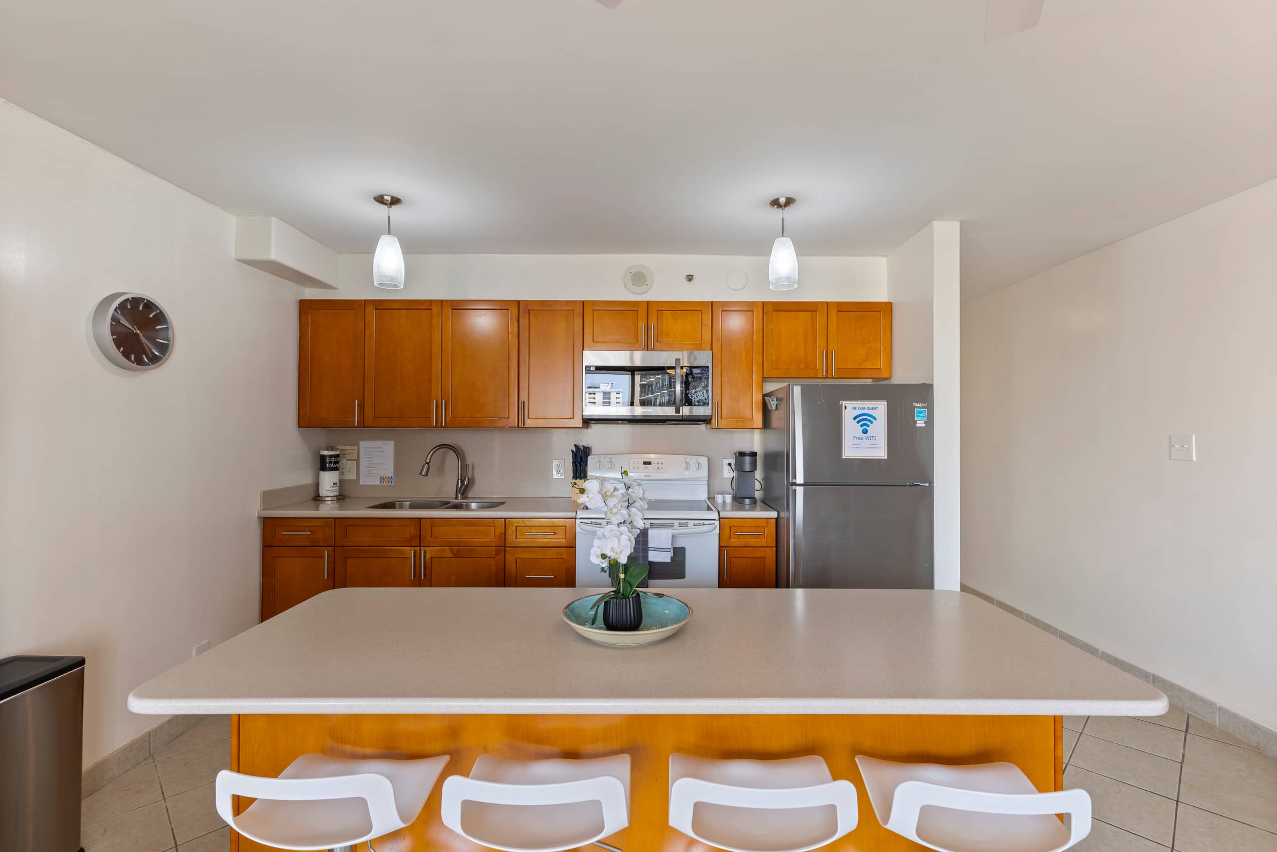 Condo in Honolulu · ★4.67 · 1 bedroom · 3 beds · 1 private bath - Image 5