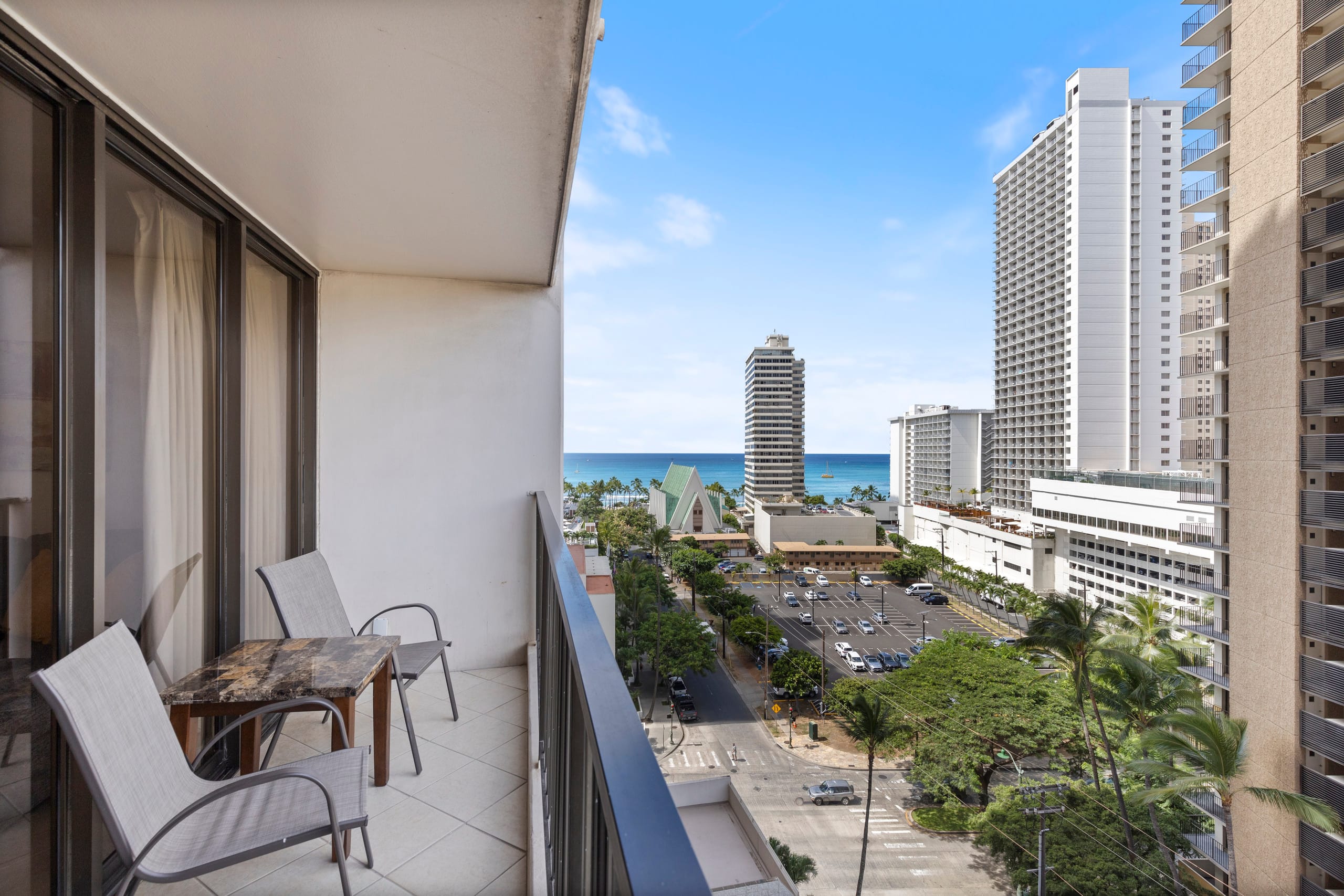 Condo in Honolulu · ★4.67 · 1 bedroom · 3 beds · 1 private bath - Image 19