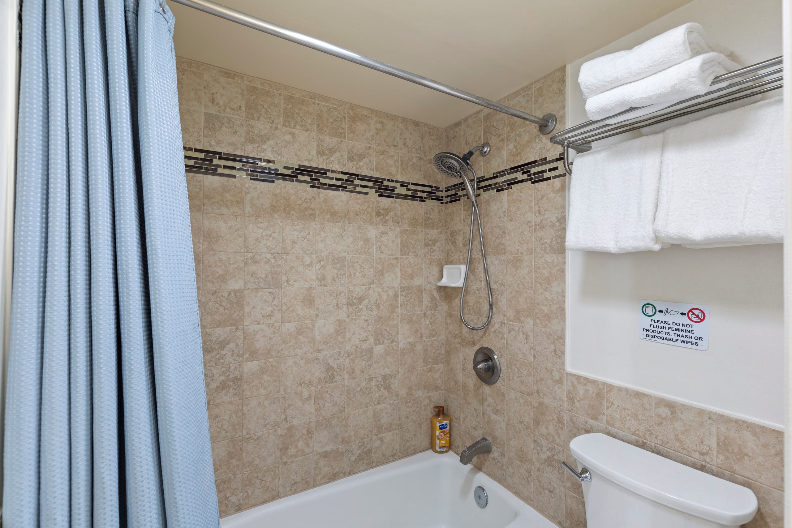 Condo in Honolulu · ★4.67 · 1 bedroom · 3 beds · 1 private bath - Image 16