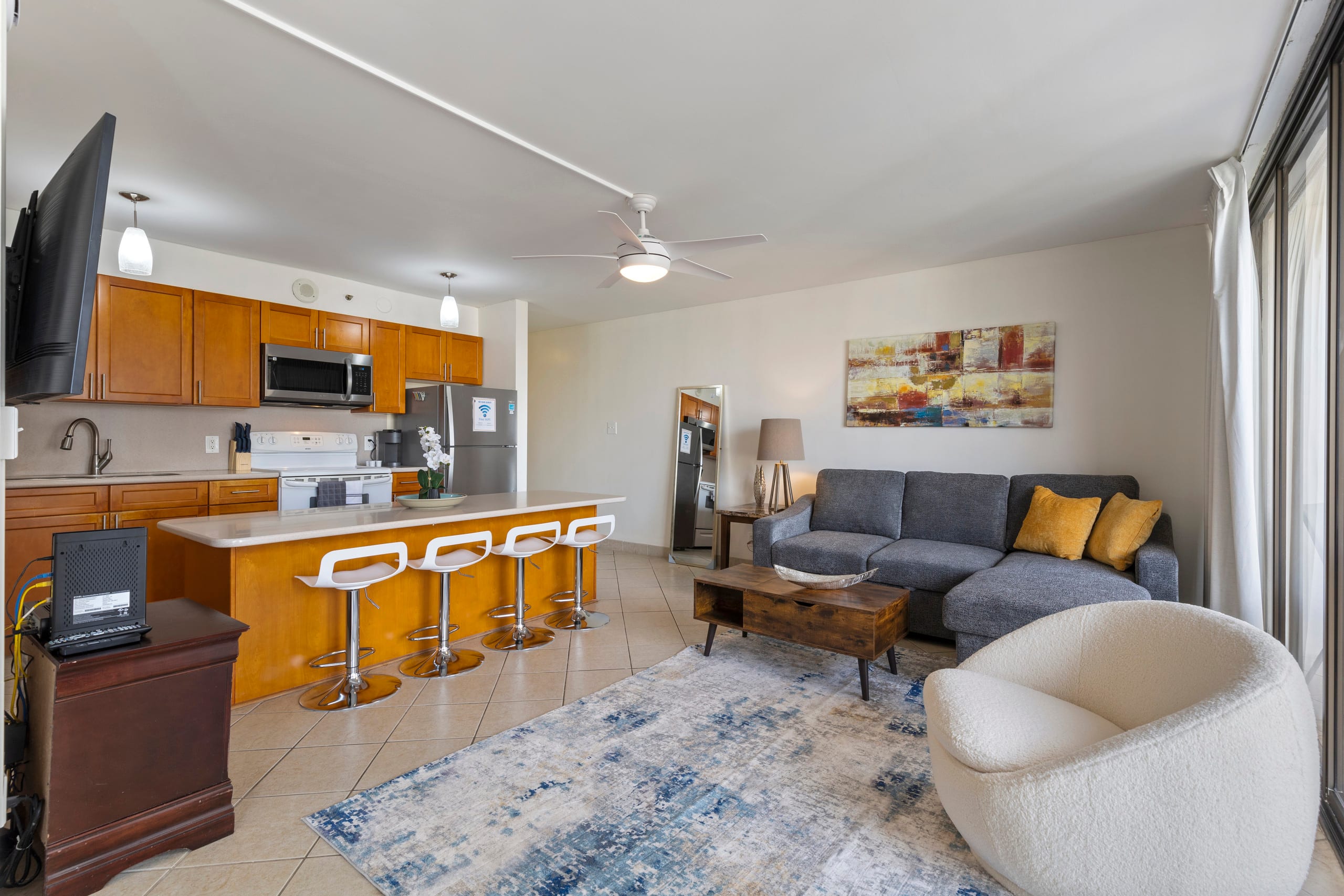 Condo in Honolulu · ★4.67 · 1 bedroom · 3 beds · 1 private bath - Image 3