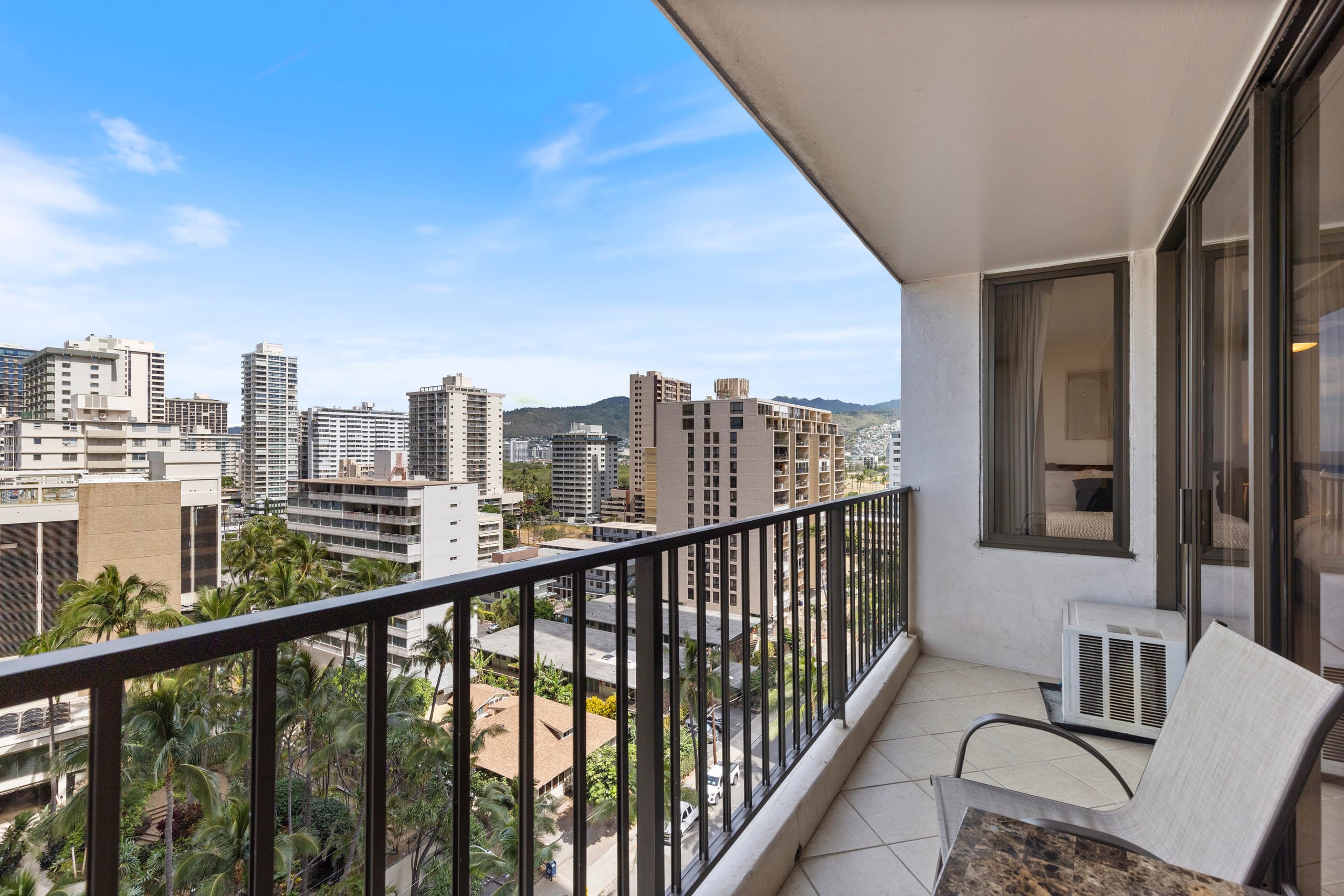 Condo in Honolulu · ★4.67 · 1 bedroom · 3 beds · 1 private bath - Image 20