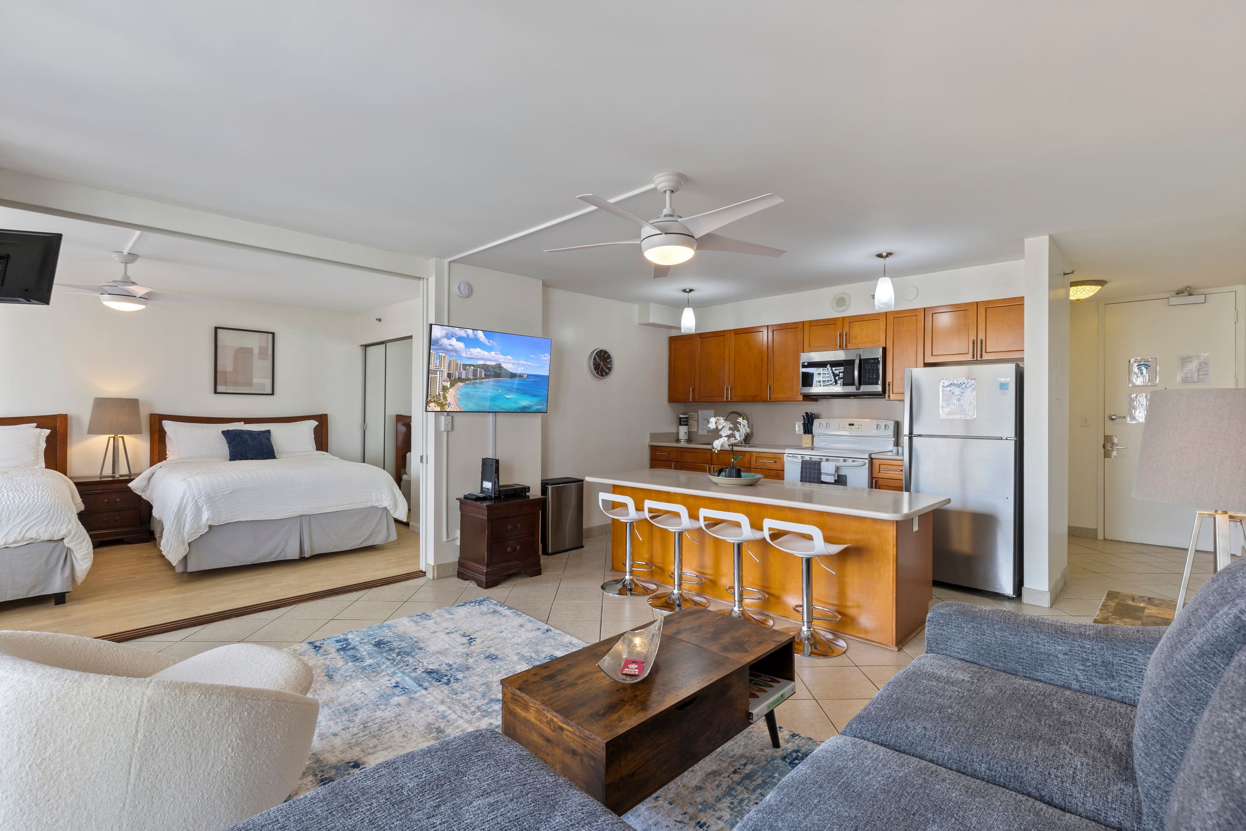 Condo in Honolulu · ★4.67 · 1 bedroom · 3 beds · 1 private bath - Image 8