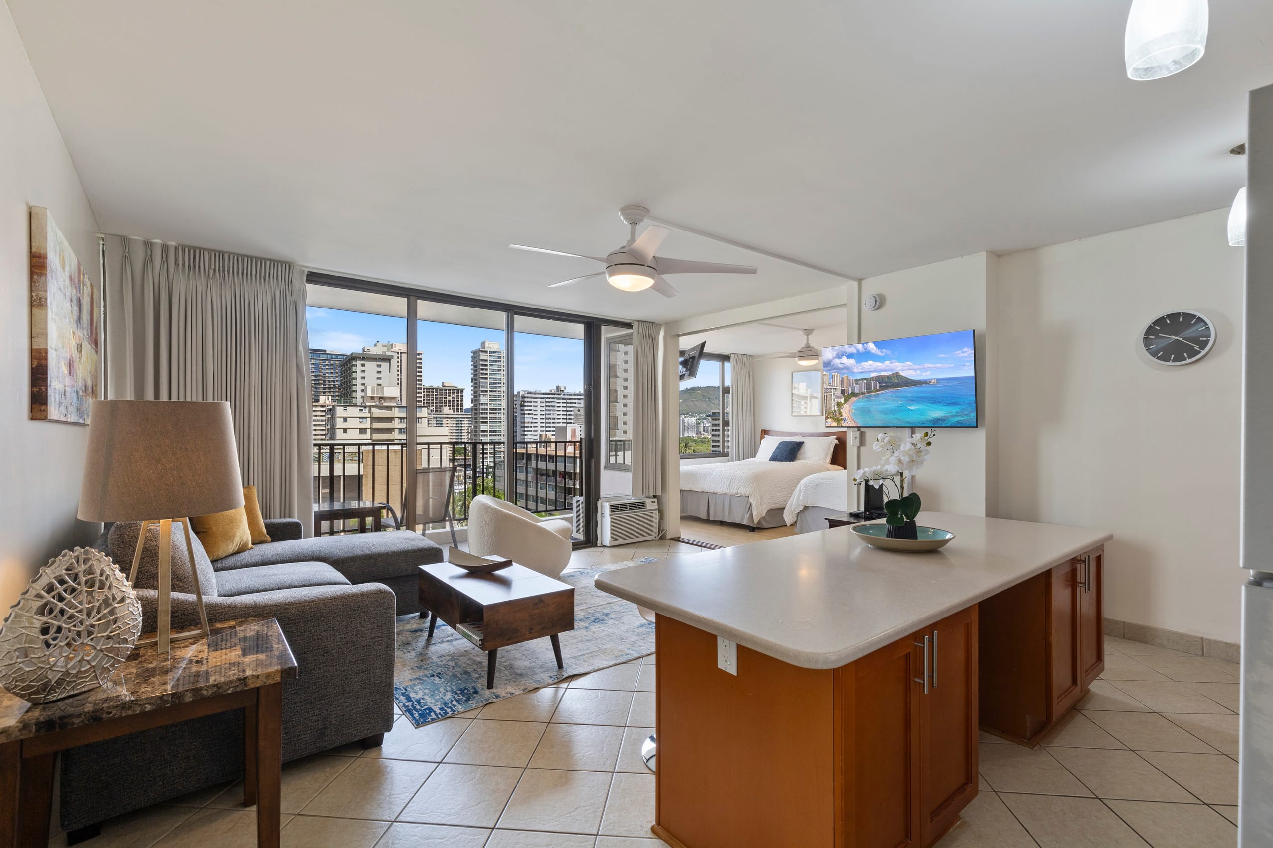 Condo in Honolulu · ★4.67 · 1 bedroom · 3 beds · 1 private bath - Image 2
