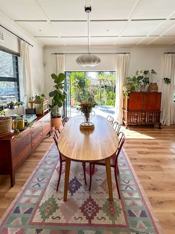 Sunny Oasis: Spacious Family Home with Pool!