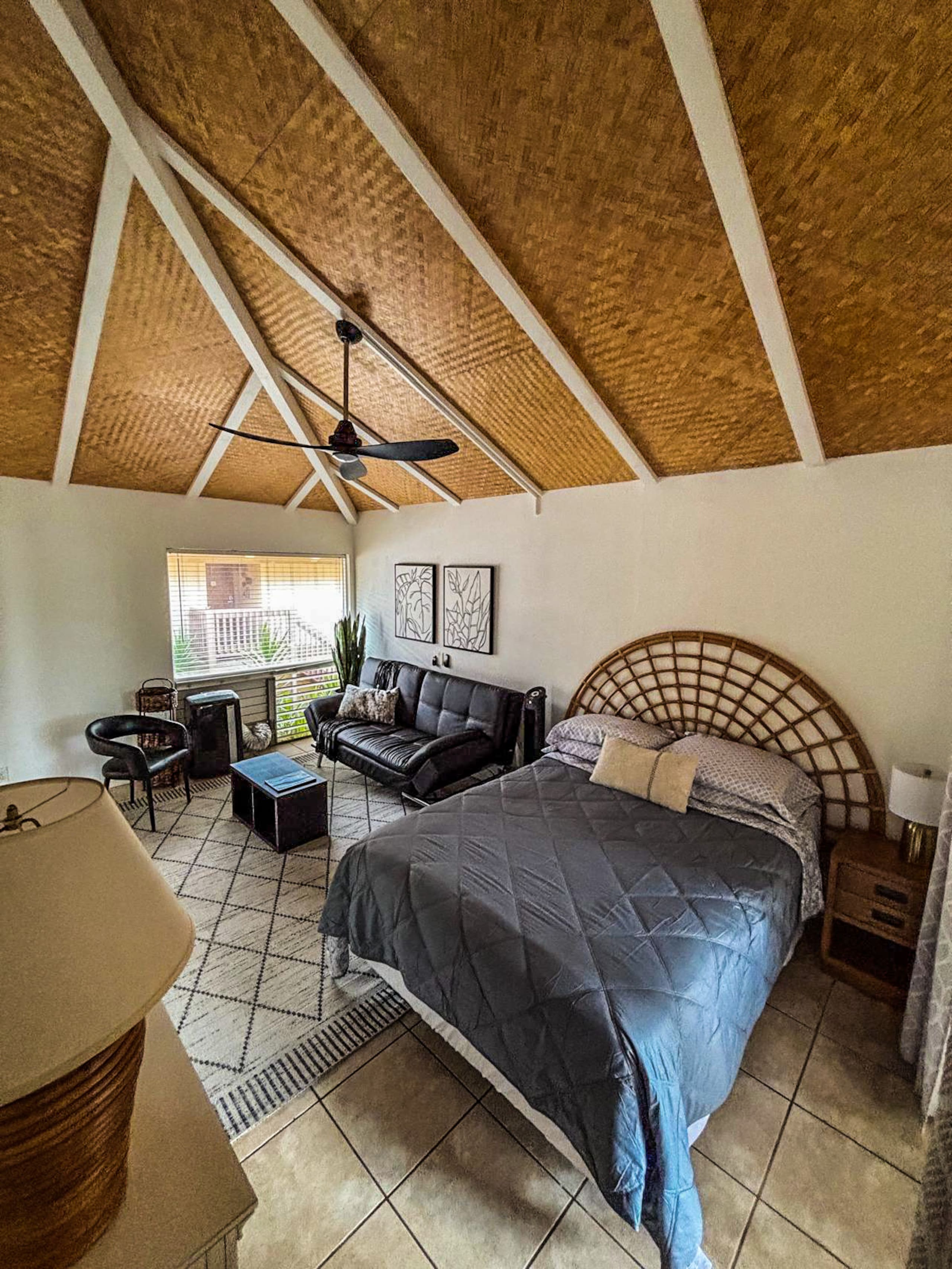 Charming N Shore Studio | Lanai | Pool & Hot Tub - Photo 16