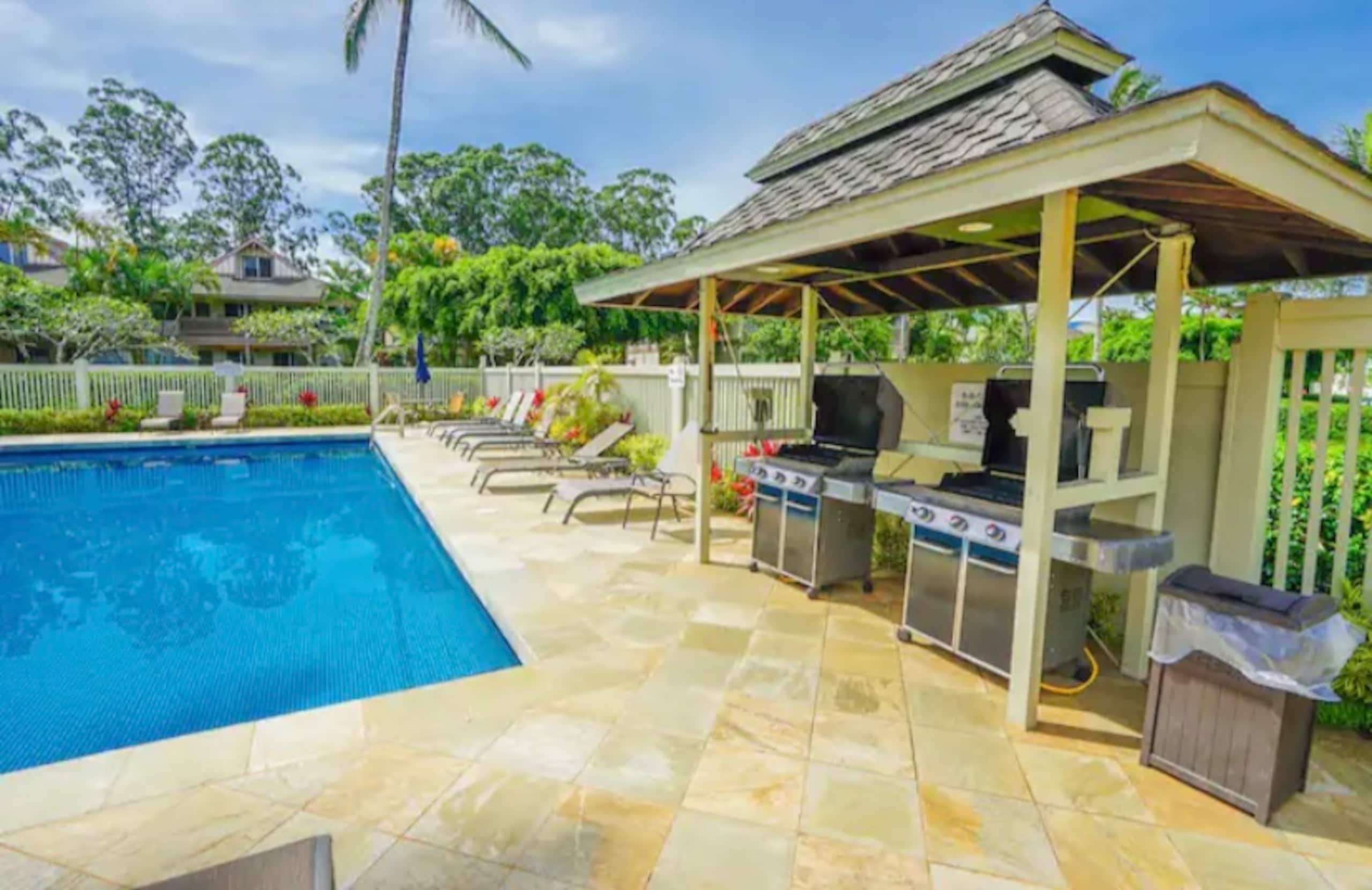 Charming N Shore Studio | Lanai | Pool & Hot Tub - Photo 15