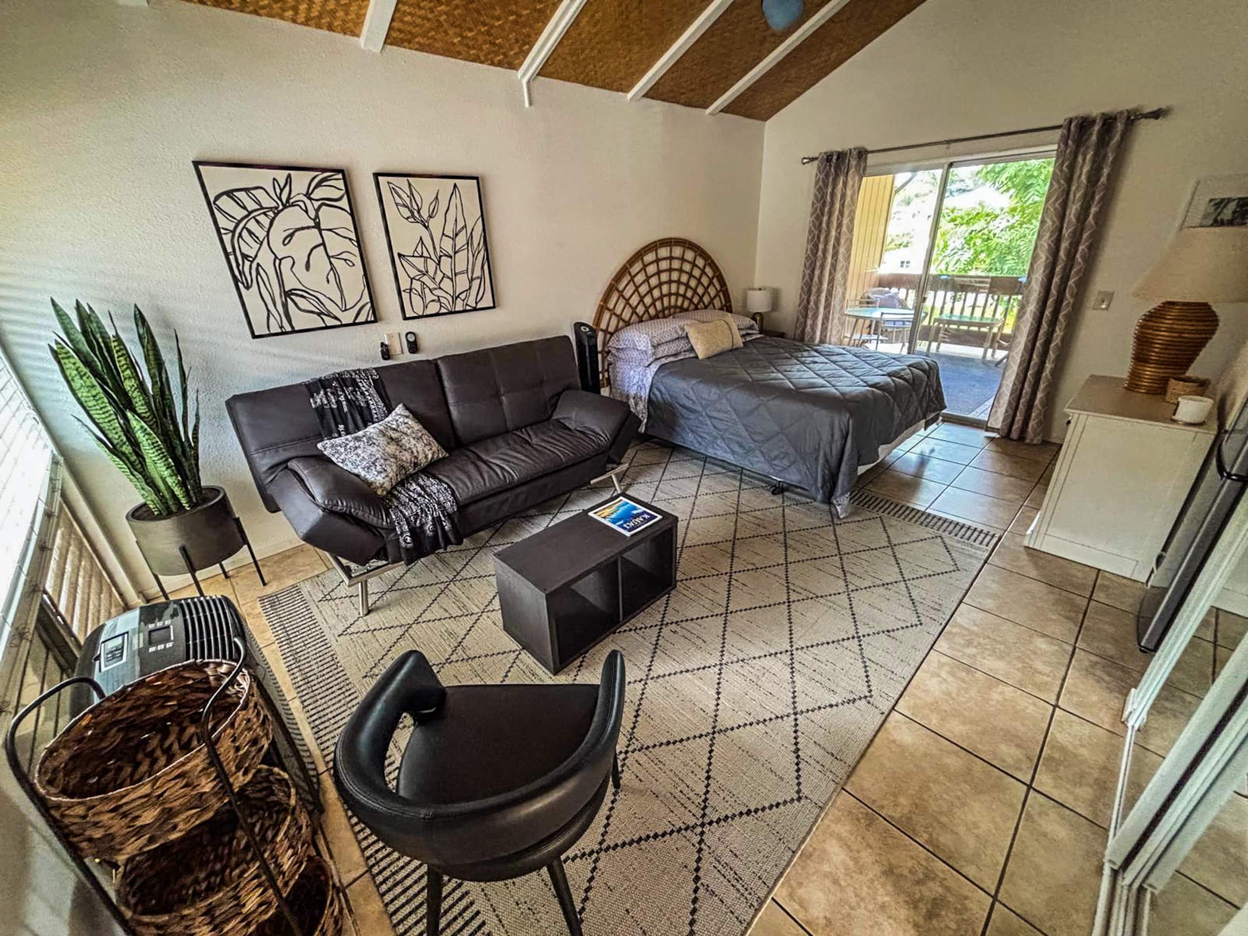 Charming N Shore Studio | Lanai | Pool & Hot Tub - Main photo