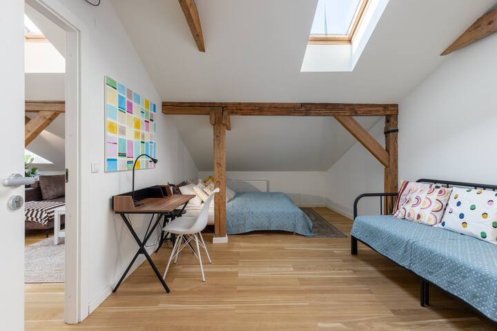 Cozy & Spacious Attic Apartment in Old Town gallery image 5