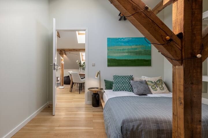Cozy & Spacious Attic Apartment in Old Town gallery image 2
