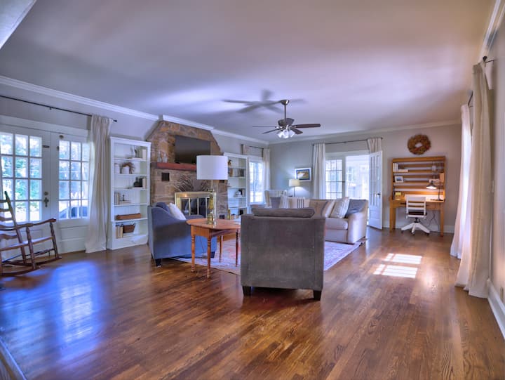 Brumble Bee Cottage Off Canton - 로즈웰
