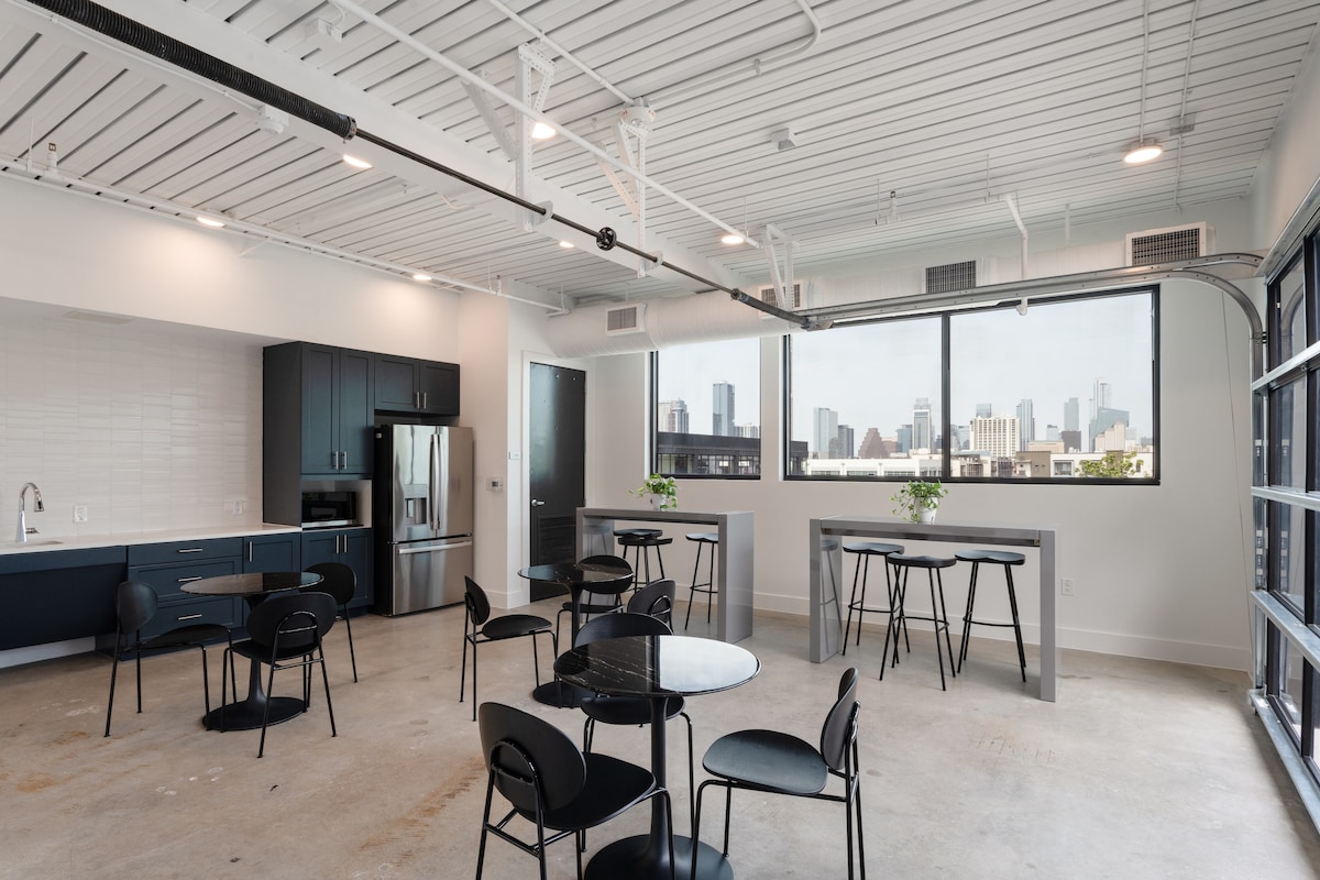 Studio Haus | Explore Nearby Bars & More on 6th