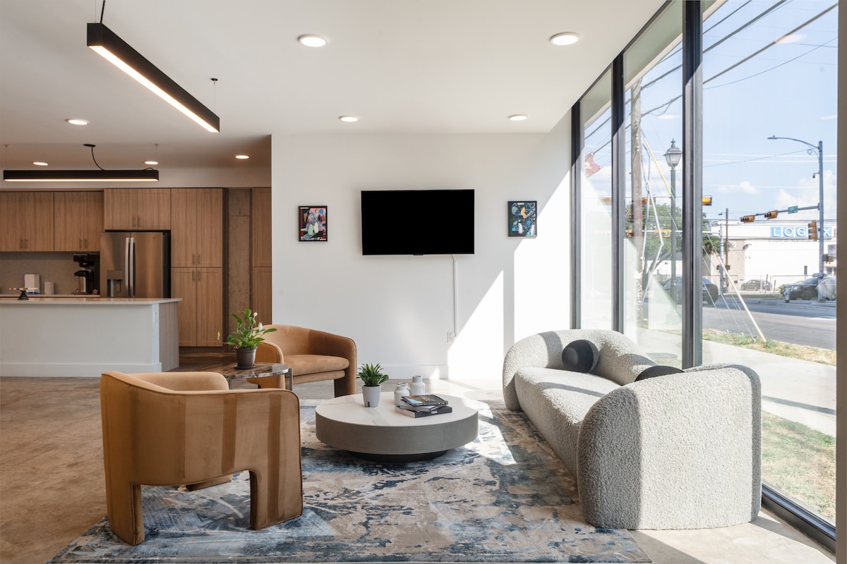 Studio Haus | Explore Nearby Bars & More on 6th