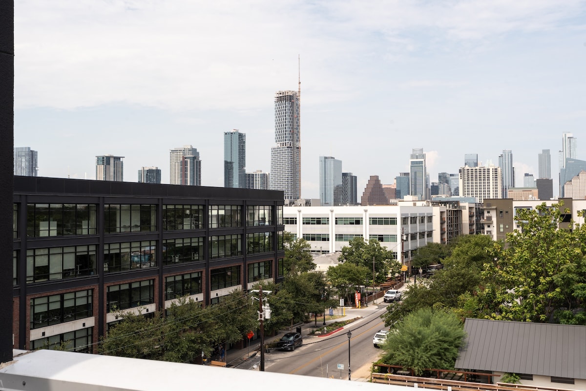 Studio Haus | Explore Nearby Bars & More on 6th