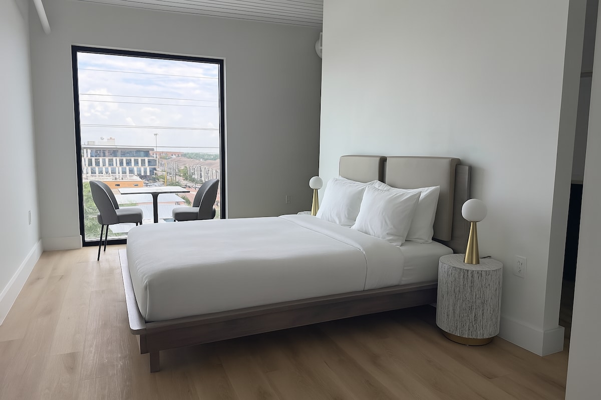 Studio Haus | Short Drive to ACL + Walk to Brewery