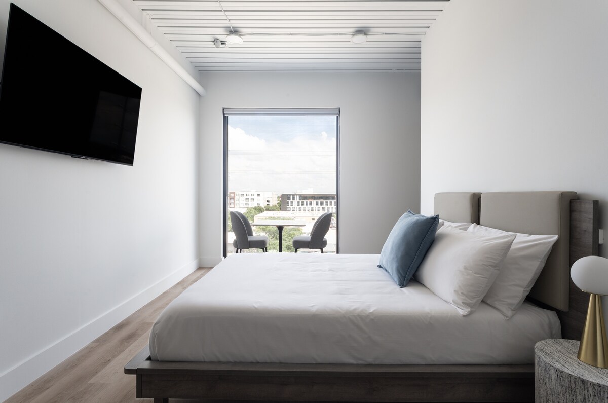 Studio Haus | Short Drive to ACL + Walk to Brewery