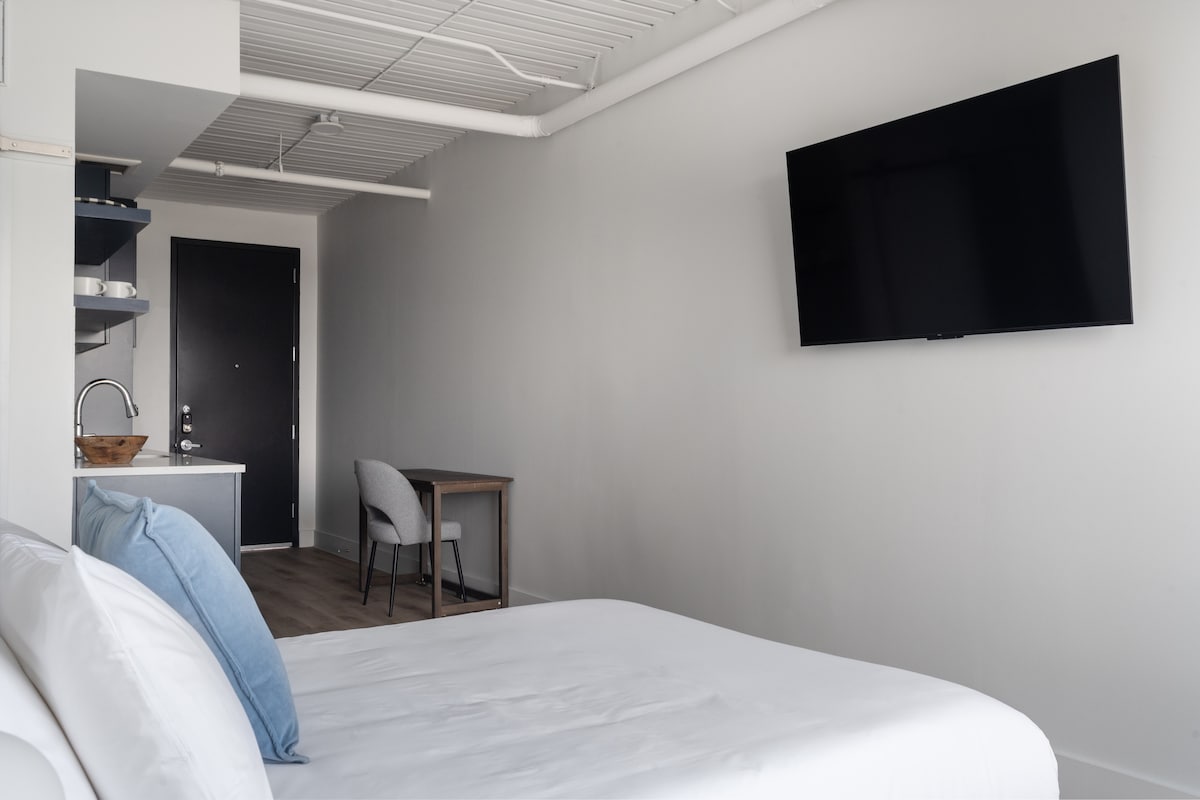 Studio Haus | Short Drive to ACL + Walk to Brewery