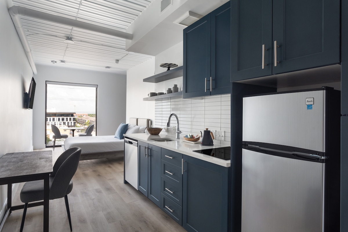 Studio Haus | Short Drive to ACL + Walk to Brewery