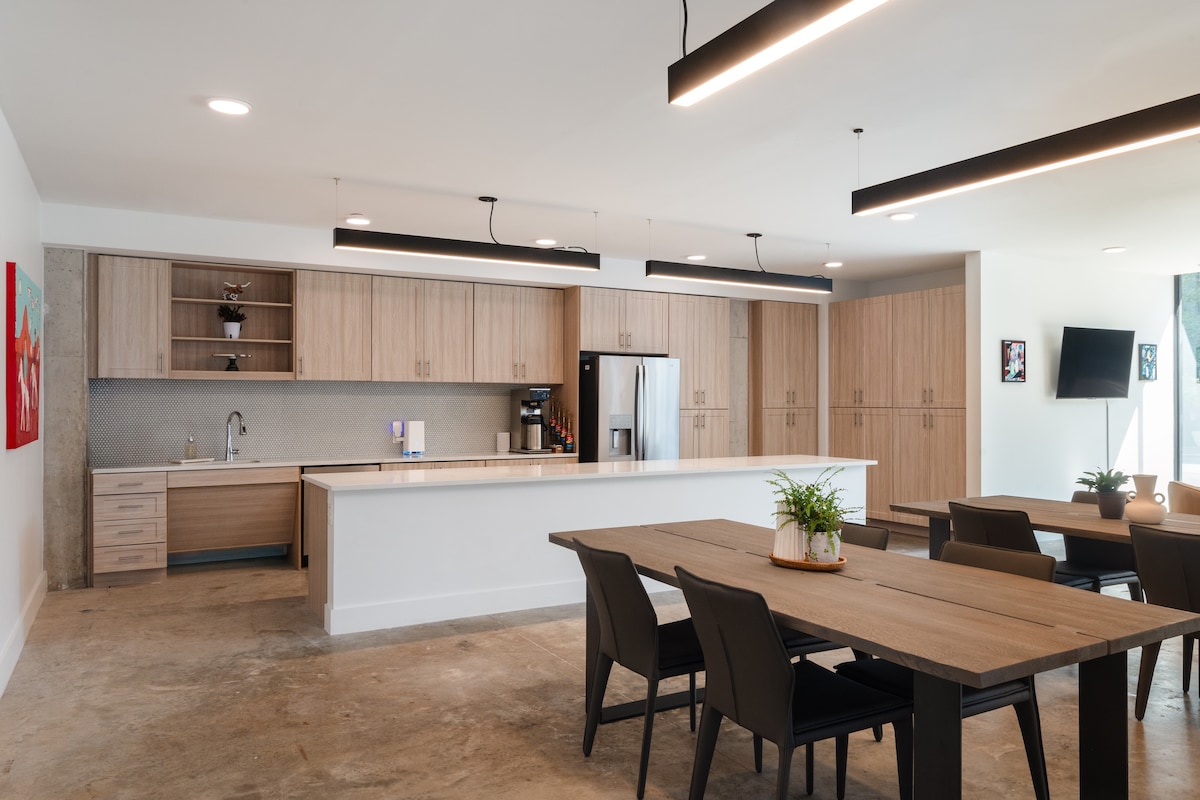 Studio Haus | Short Drive to ACL + Walk to Brewery