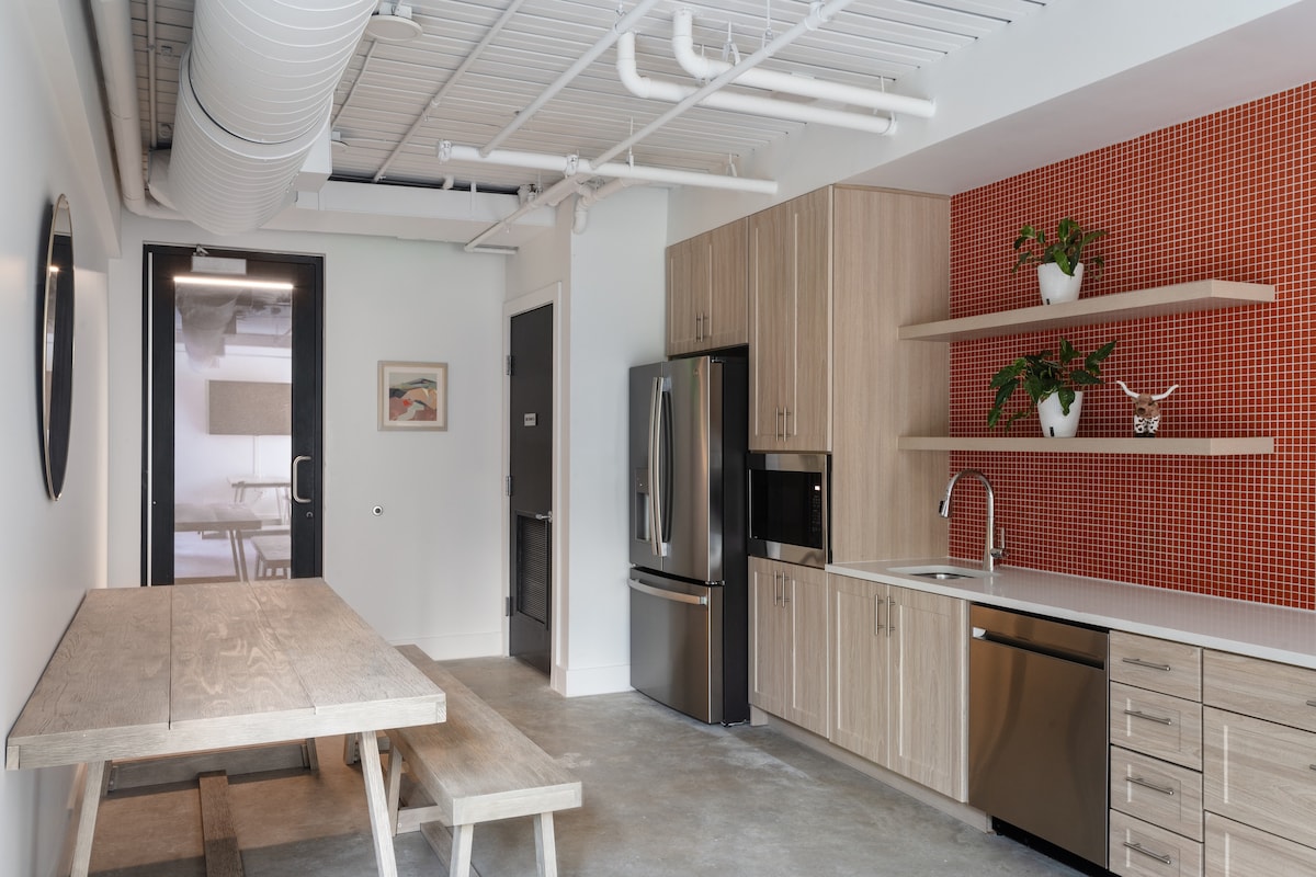 Studio Haus | Short Drive to ACL + Walk to Brewery