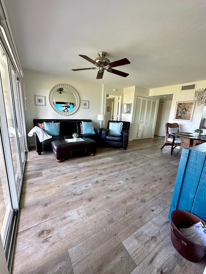 2/2  Condo W/pool - Near Beach - Marco Island, FL