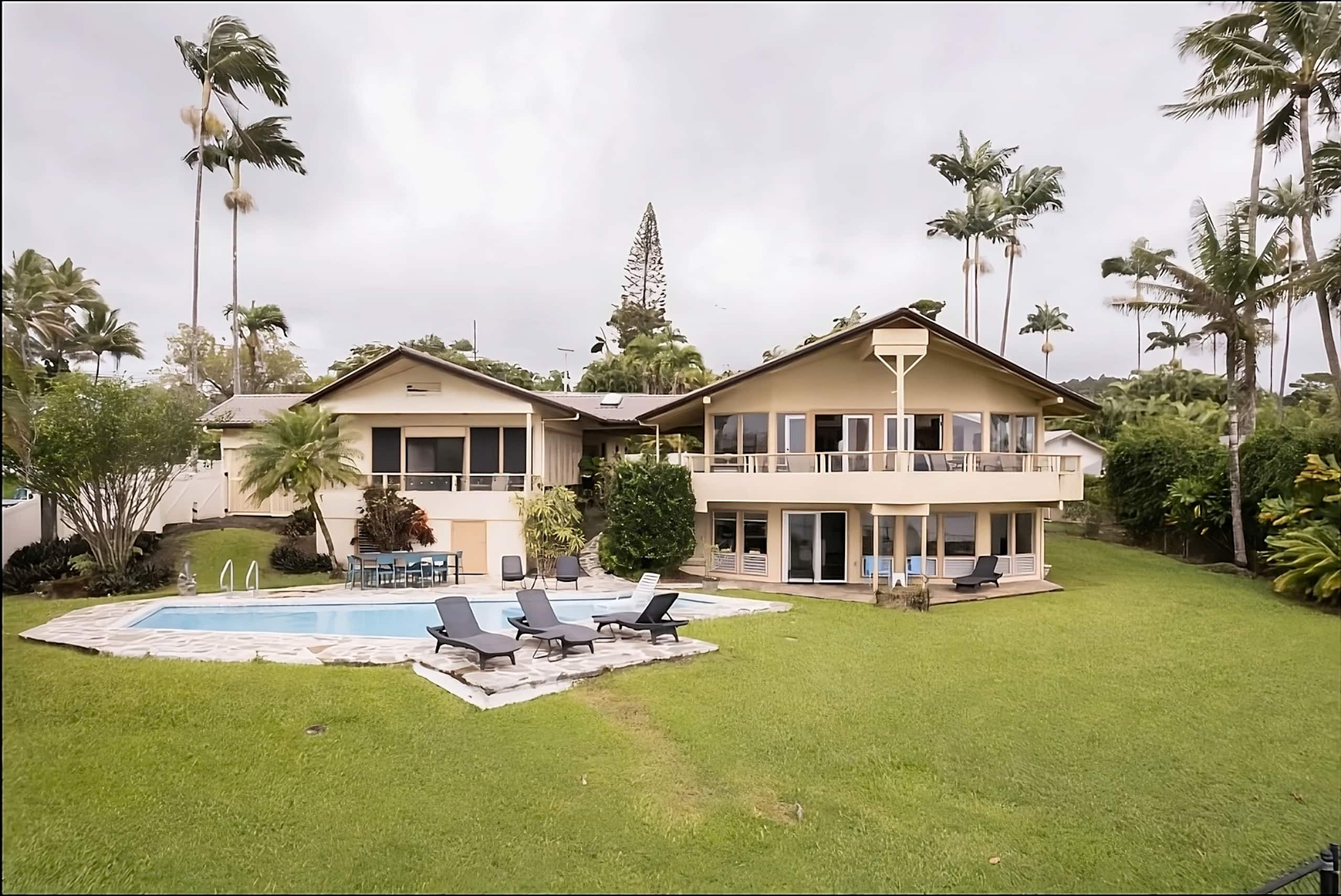 Home in Hilo · ★5.0 · 3 bedrooms · 7 beds · 3 private baths - Image 43