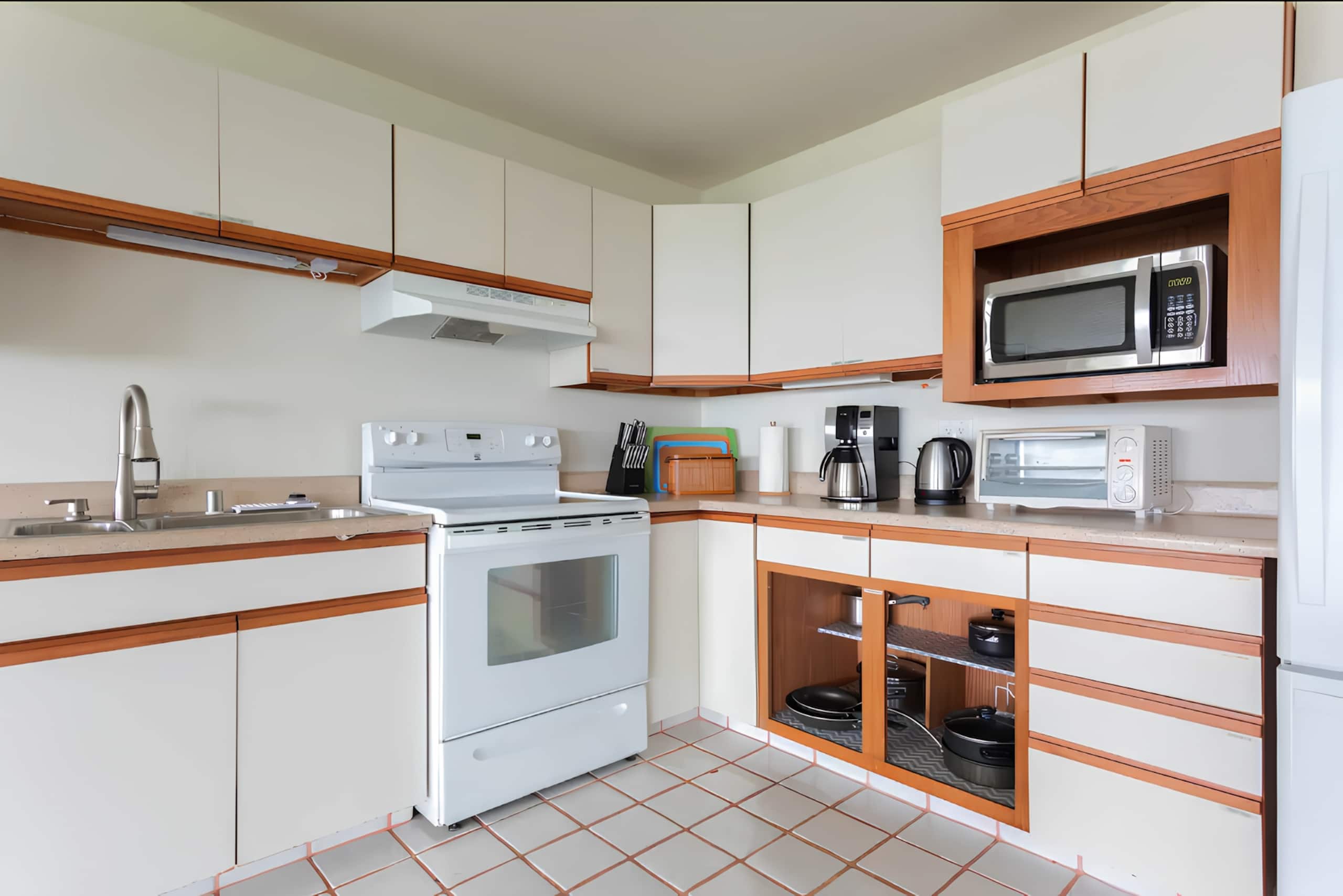 Home in Hilo · ★5.0 · 3 bedrooms · 7 beds · 3 private baths - Image 14
