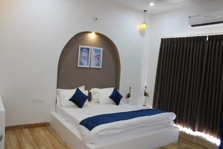 Budget-friendly villas Udaipur,Top-rated villas for rent,Udaipur vacation homes for rent,Luxury villa with pool in Udaipur,villa for rent,Luxury Stays in Udaipur,Winter vacation villas for rent,Villa for New Year Party Udaipur,Hill View Villa Udaipur
