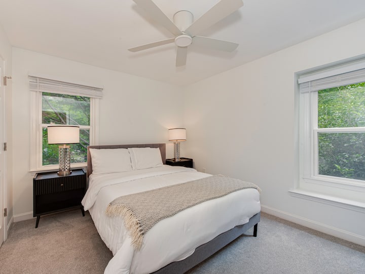 卧室3：配备标准双人床（可睡2人）