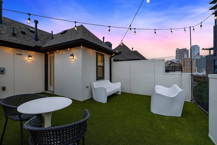 Downtown~3 Bedroom Ensuite~Walkable~Rooftop! gallery image 3