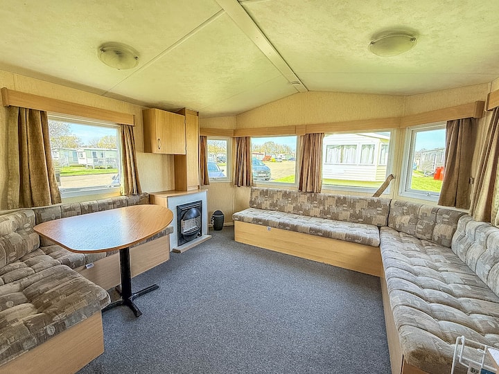 Cosy 8 Berth Caravan In Essex Ref 26724wr - Clacton-on-Sea