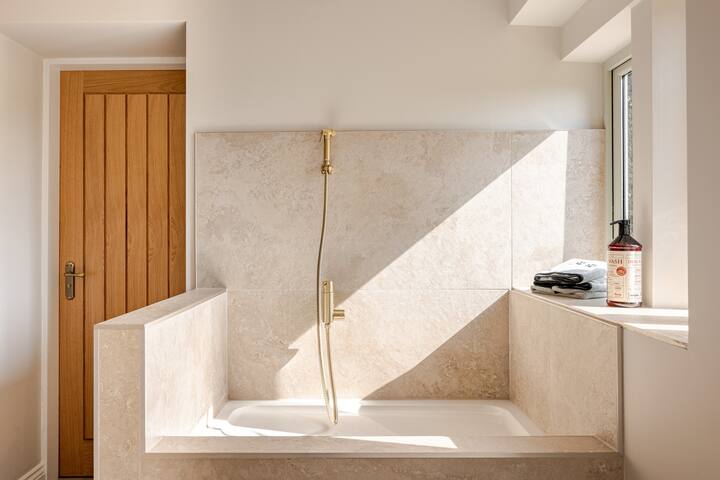 Stunning views at Rye Top Farm – with two hot tubs gallery image 4