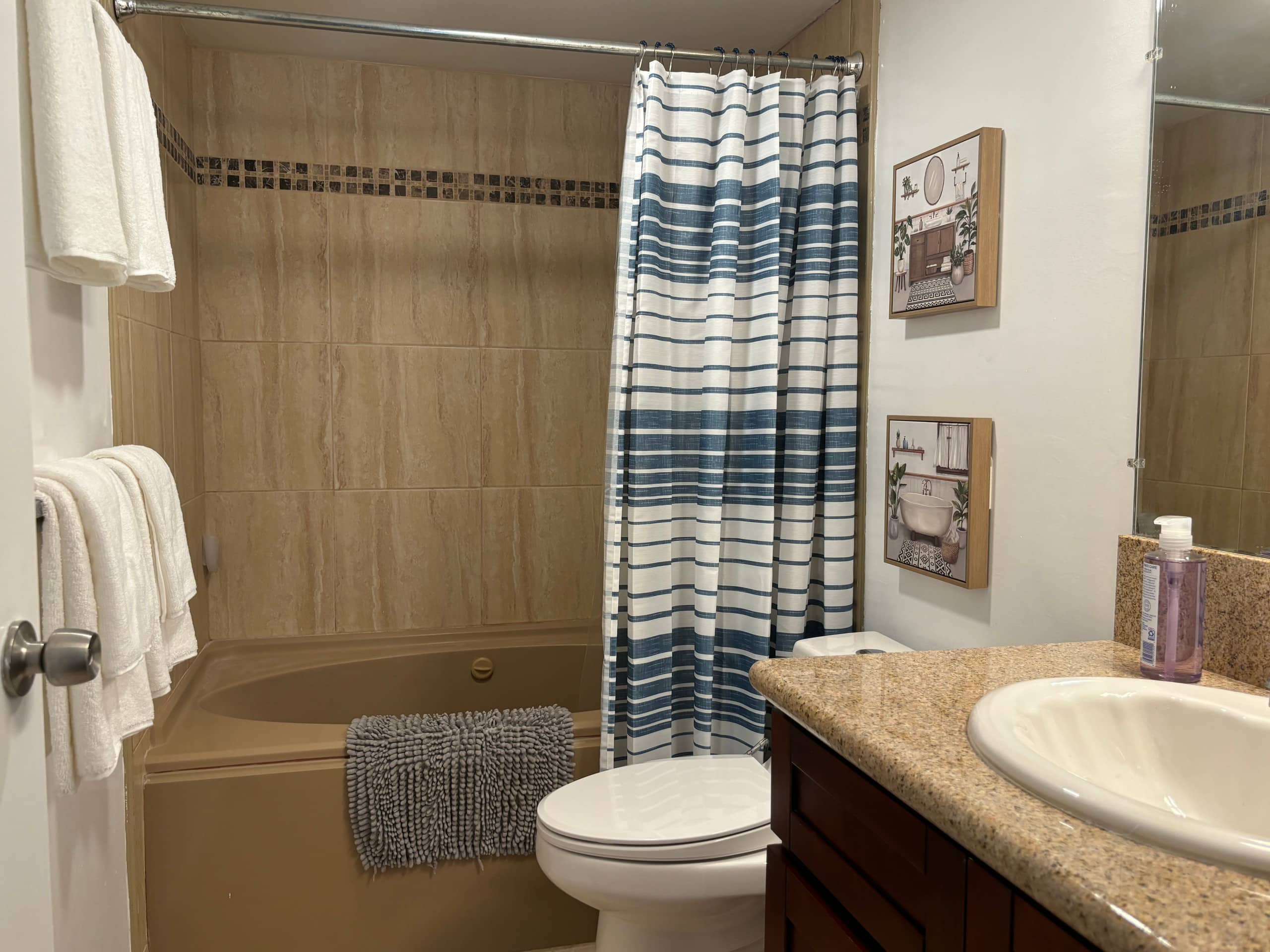 Condo in Honolulu · ★4.91 · 2 bedrooms · 4 beds · 1 private bath - Image 11